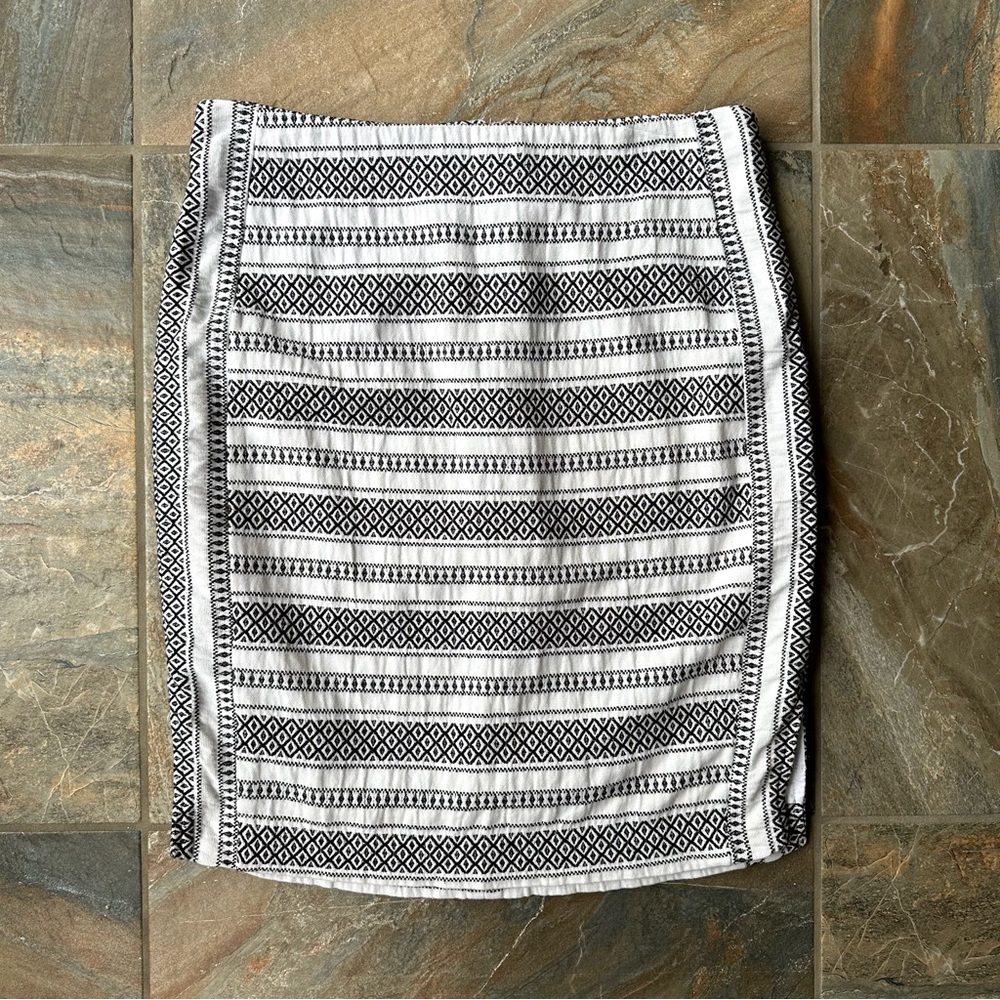 LOFT Ann Taylor Black and White Striped Patterned Pencil Skirt Women's Size 12P